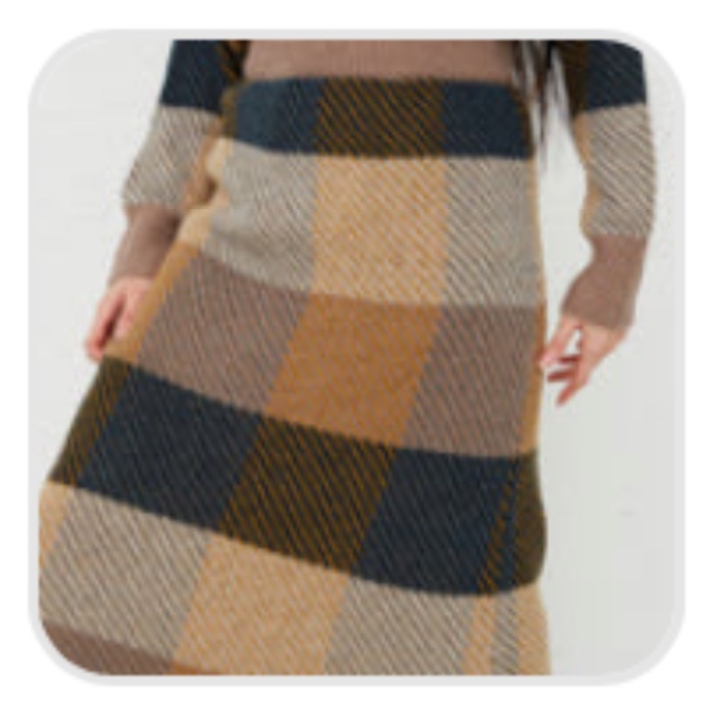NWT Ichi Skirt in Beige/Navy in OS